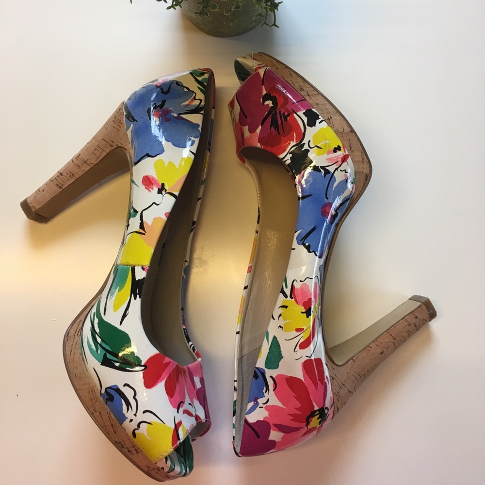 ✨🌷Nine West Floral Peep Toe Cork Heels✨